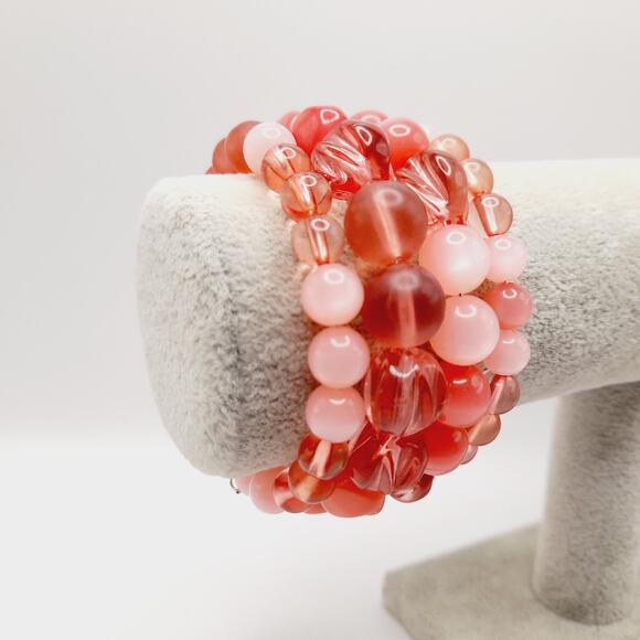 Vintage 1950s Lucite Moonglow Beaded Memory Wire Bracelet 4 Row Pink Coral Beads - Picture 4 of 12